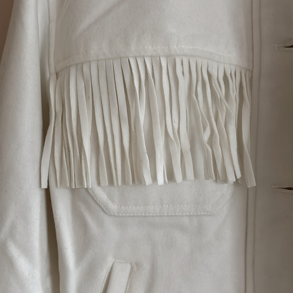 Levi's White Jacket with Cropped Length and Classic Collar - Picture 3 of 11